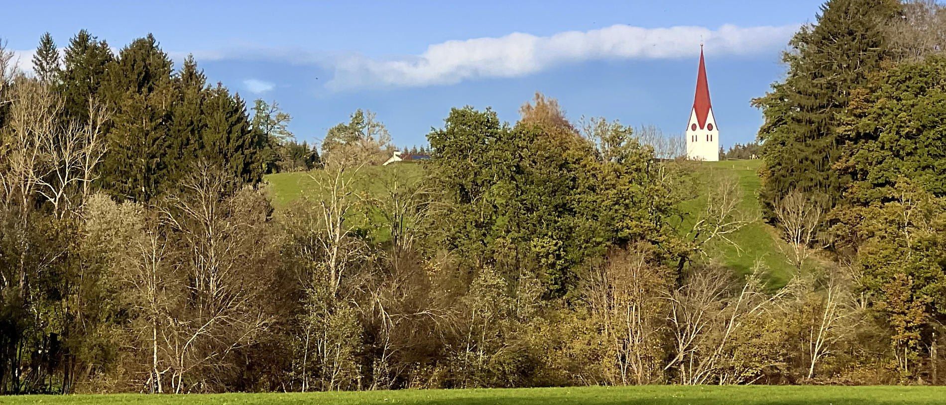 Kirche von Deuchelried bei Wangen im Frühling